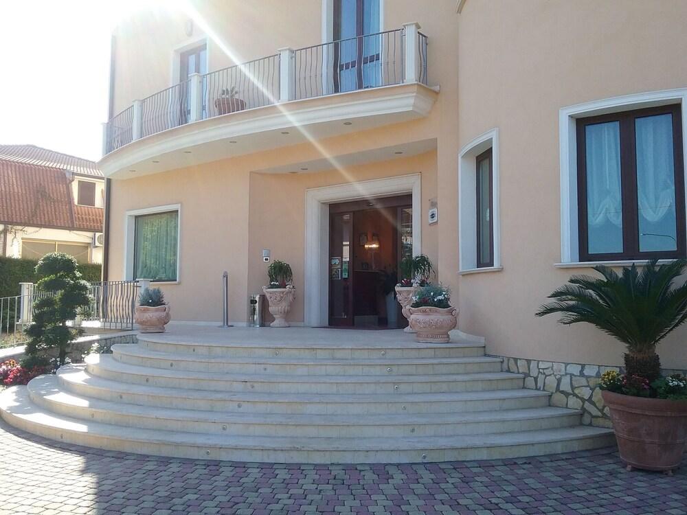 Gullo Hotel Acconia Dış mekan fotoğraf